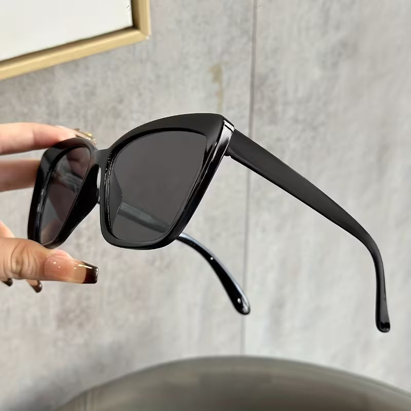Black Glossy Cat‑Eye Square Sunglasses, Women Fashion UV Protection Oversized Shades for Outdoor Daily Wear